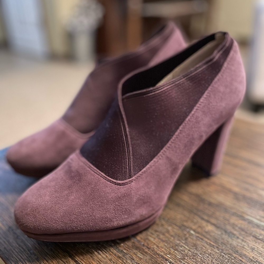 Clarks Plum 8.5 Pumps NWOT